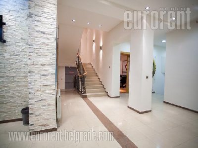 Office space, 880 m<sup>2</sup> + ter + 6.5 ari